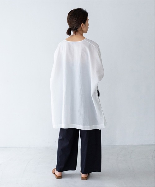 IENA（イエナ）の「maison MANTECO ギャザースリーブブラウス◆（シャツ/ブラウス・レディース・ホワイト/ブラック・FREE）」の11枚目の写真