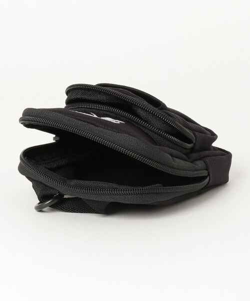 Reebok（リーボック）の「クラシックス ファウンデーション ポーチ バッグ / Classics Foundation Pouch Bag（ボディバッグ/ウエストポーチ・メンズ・ブラック・FREE）」の4枚目の写真