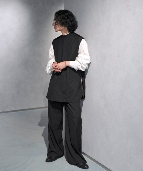 unlow（アンロー）の「パイピングスタンドカラーベスト（セットアップ対応）（ベスト・メンズ・ライトグレー/ブラック・M/L）」の2枚目の写真