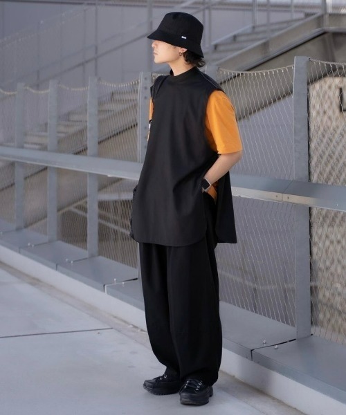 unlow（アンロー）の「パイピングスタンドカラーベスト（セットアップ対応）（ベスト・メンズ・ライトグレー/ブラック・M/L）」の15枚目の写真