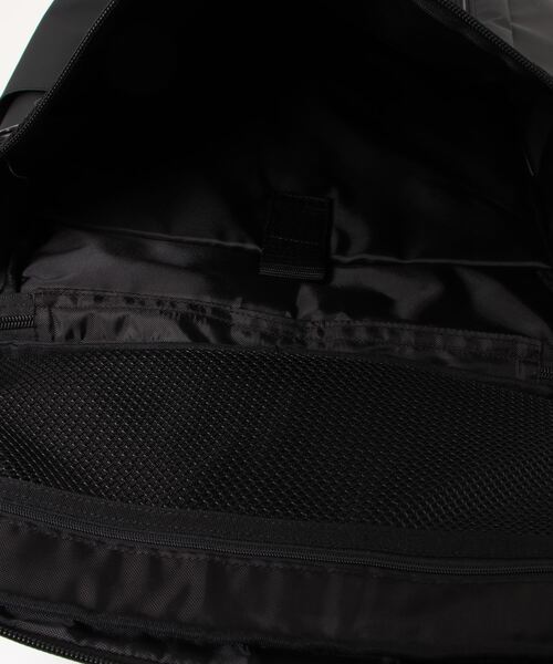 ｌａｒｋｉｎｓ（ラーキンス）の「LARKiNS(ラーキンス) スクエアバックパック LTPL-01（バックパック/リュック・メンズ・ブラック×ピンク/ブラック×ブラック/ブラック×レッド・ONE SIZE）」の4枚目の写真