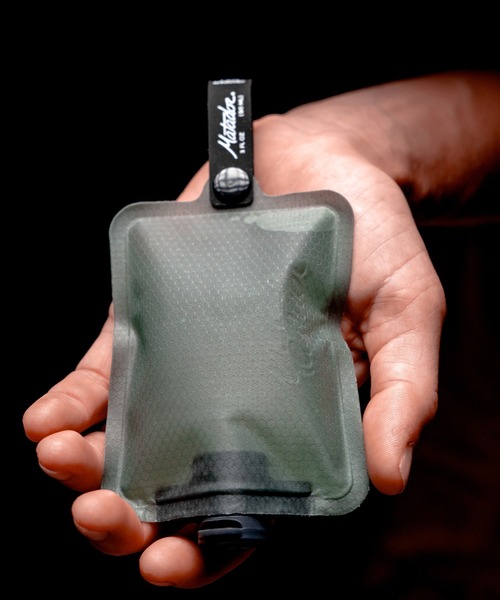Matador（マタドール）の「Matador/マタドール FlatPak Bottle 3-pack/フラットパック トイレタリーボトル 3パック（トラベルグッズ・メンズ・チャコールグレー/マルチ/その他・FREE）」の11枚目の写真