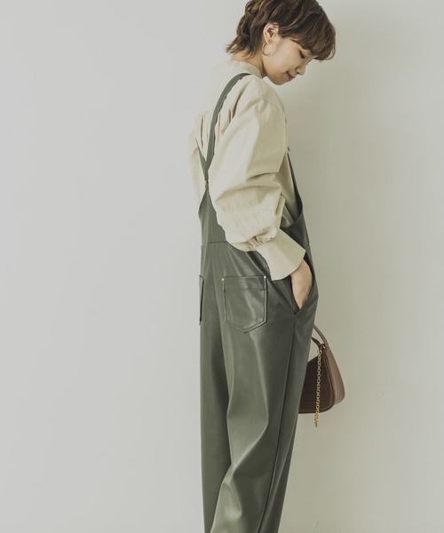 URBAN RESEARCH（アーバンリサーチ）の「フェイクレザーサロペット（サロペット/オーバーオール・レディース・ダークブラウン/カーキ・FREE）」の15枚目の写真
