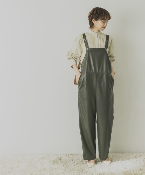 URBAN RESEARCH（アーバンリサーチ）の「フェイクレザーサロペット（サロペット/オーバーオール・レディース・ダークブラウン/カーキ・FREE）」の5枚目の写真