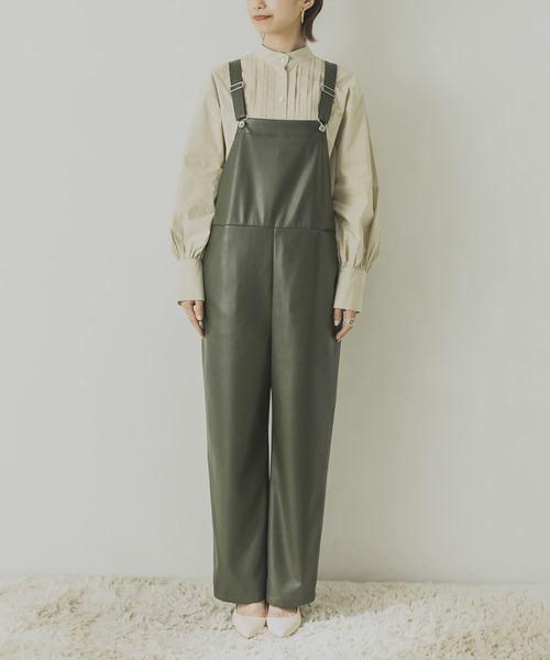 URBAN RESEARCH（アーバンリサーチ）の「フェイクレザーサロペット（サロペット/オーバーオール・レディース・ダークブラウン/カーキ・FREE）」の22枚目の写真