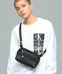 Calvin Klein Jeans Accessory | スリーク ナイロン カメラバッグ(ショルダーバッグ)