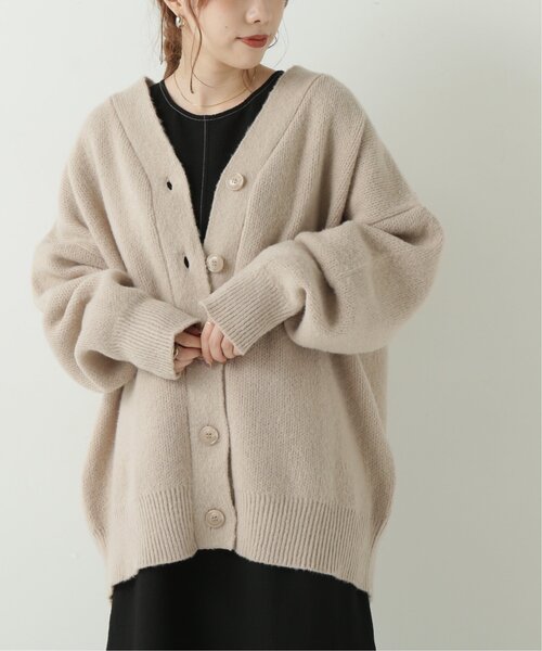 RAY CASSIN(レイカズン)の「シャギービッグVカーディガン(ニット/セーター・レディース・ベージュ/ブルー/モスグリーン/ライトピンク・FREE)」の2枚目の写真