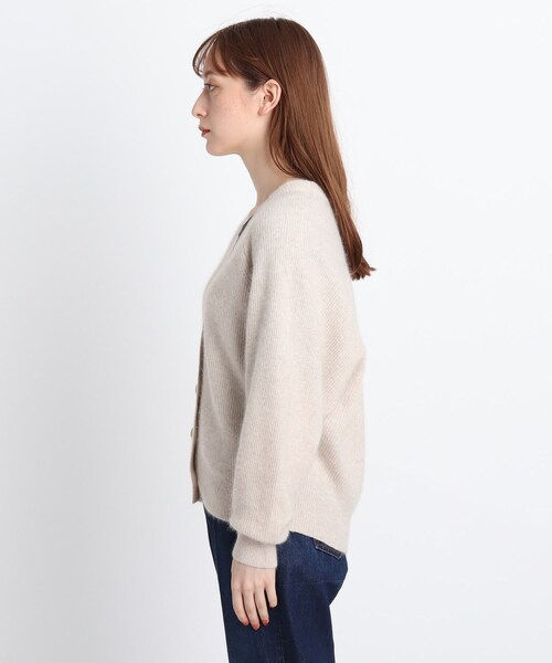 INDIVI（インディヴィ）の「◆ヘアリーラグランVネックカーディガン（カーディガン/ボレロ・レディース・ライトグレー系8/ダークブラウン系8/ベージュ系その他7/ブルー系8・05/38/34）」の6枚目の写真