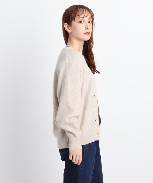 INDIVI（インディヴィ）の「◆ヘアリーラグランVネックカーディガン（カーディガン/ボレロ・レディース・ライトグレー系8/ダークブラウン系8/ベージュ系その他7/ブルー系8・05/38/34）」の12枚目の写真