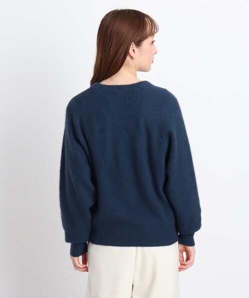 INDIVI（インディヴィ）の「◆ヘアリーラグランVネックカーディガン（カーディガン/ボレロ・レディース・ライトグレー系8/ダークブラウン系8/ベージュ系その他7/ブルー系8・05/38/34）」の18枚目の写真