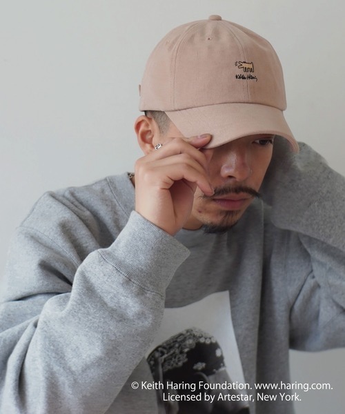 Keith Haring(キース・ヘリング)の「【 Keith Haring / キースへリング 】 フロッキープリント&刺繍ロゴ キャップ(キャップ・メンズ・マスタード/ベージュ/ブラック/ネイビー・FREE)」の3枚目の写真