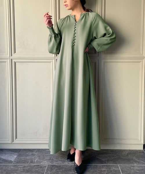 サラマリカ　くるみボタン　ワンピース JUNOAH（ジュノア）の「スキッパーくるみボタンワンピース