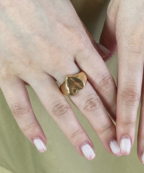 Casselini(キャセリーニ)の「Casselini(キャセリーニ)ハートリング(リング・レディース・ゴールド/シルバー・11号/13号)」の4枚目の写真