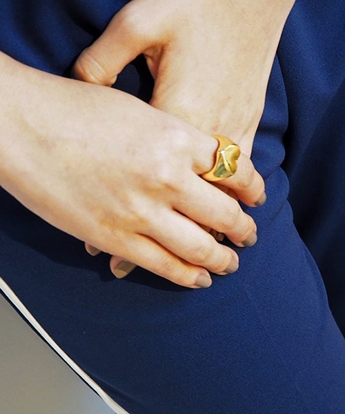 Casselini(キャセリーニ)の「Casselini(キャセリーニ)ハートリング(リング・レディース・ゴールド/シルバー・11号/13号)」の3枚目の写真