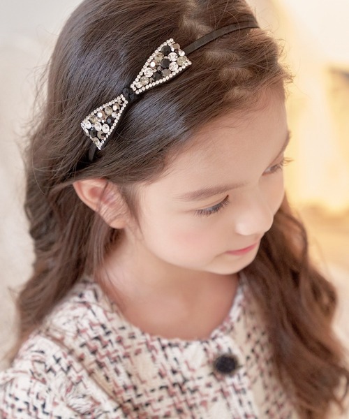 Rora（ローラ）の「ルイス リボン カチューシャ (2color) ハンドメイド（カチューシャ・キッズ・クリア/ブラック×シルバー・FREE）」の3枚目の写真