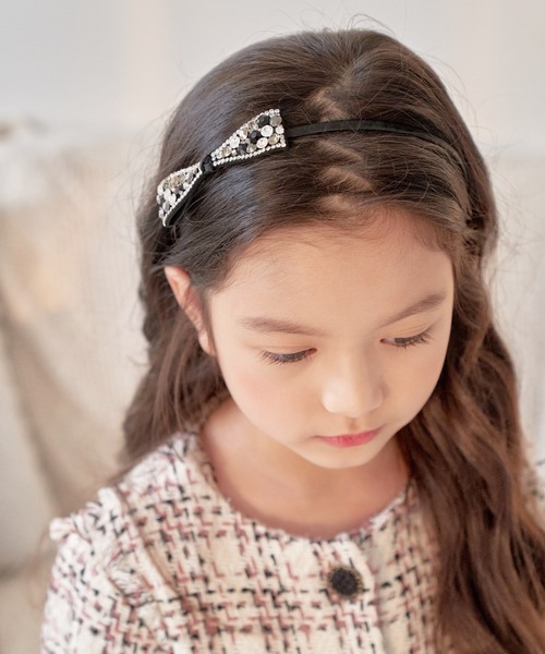 Rora（ローラ）の「ルイス リボン カチューシャ (2color) ハンドメイド（カチューシャ・キッズ・クリア/ブラック×シルバー・FREE）」の4枚目の写真