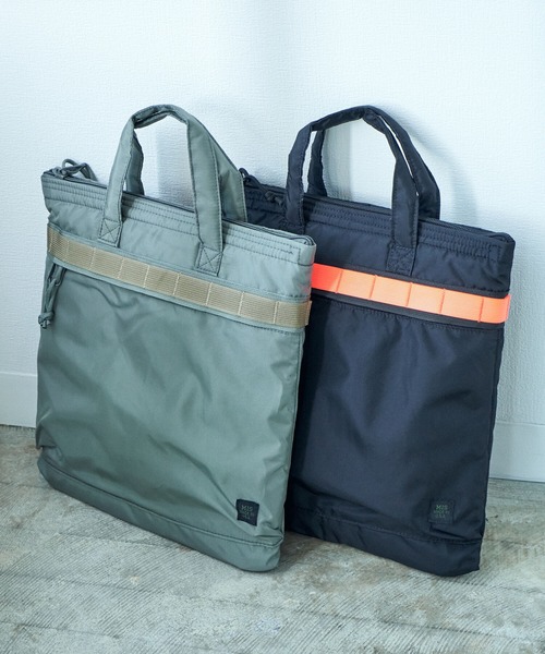 B:MING by BEAMS(ビーミングバイビームス)の「MIS x B:MING by BEAMS / 別注 ヘルメットバッグ(ハンドバッグ・メンズ・ブラック/グレー系・ONE SIZE)」の7枚目の写真