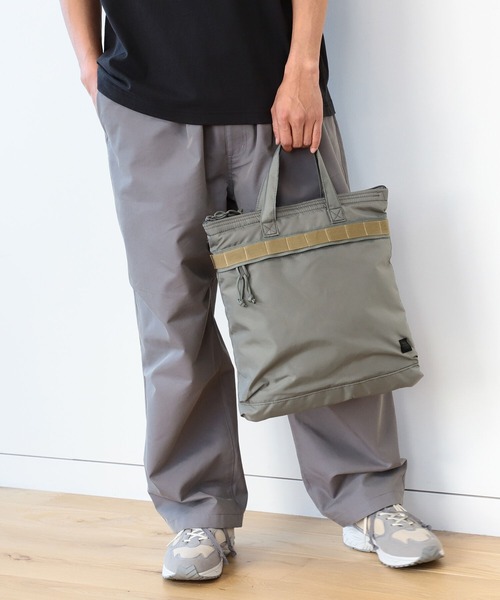 B:MING by BEAMS(ビーミングバイビームス)の「MIS x B:MING by BEAMS / 別注 ヘルメットバッグ(ハンドバッグ・メンズ・ブラック/グレー系・ONE SIZE)」の6枚目の写真