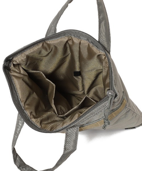 B:MING by BEAMS(ビーミングバイビームス)の「MIS x B:MING by BEAMS / 別注 ヘルメットバッグ(ハンドバッグ・メンズ・ブラック/グレー系・ONE SIZE)」の11枚目の写真