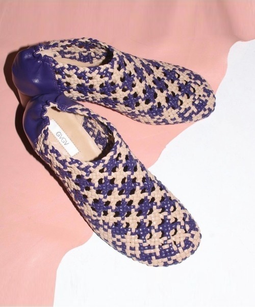 G.V.G.V.（ジーヴィージーヴィー）の「DIAGONAL TOE MESHED PUMPS（パンプス・レディース・ホワイト/ブラック/グリーン/マルチ・S/M/L）」の4枚目の写真