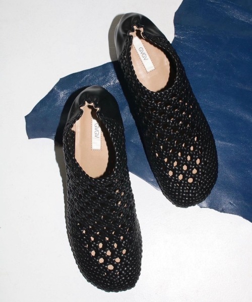 G.V.G.V.（ジーヴィージーヴィー）の「DIAGONAL TOE MESHED PUMPS（パンプス・レディース・ホワイト/ブラック/グリーン/マルチ・S/M/L）」の2枚目の写真