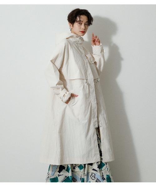 AZUL by moussy（アズールバイマウジー）の「WAIST SHIRRING MODS COAT/ウエストシャーリングモッズコート（モッズコート・レディース・アイボリー/カーキ・SMALL/MEDIUM）」の7枚目の写真