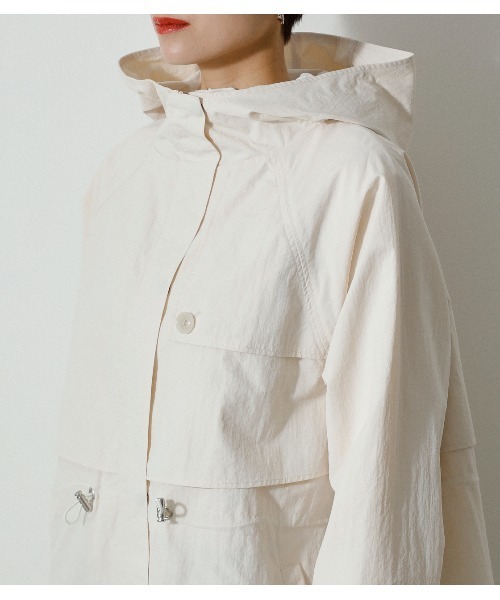 AZUL by moussy（アズールバイマウジー）の「WAIST SHIRRING MODS COAT/ウエストシャーリングモッズコート（モッズコート・レディース・アイボリー/カーキ・SMALL/MEDIUM）」の12枚目の写真