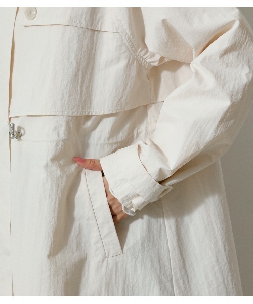 AZUL by moussy（アズールバイマウジー）の「WAIST SHIRRING MODS COAT/ウエストシャーリングモッズコート（モッズコート・レディース・アイボリー/カーキ・SMALL/MEDIUM）」の14枚目の写真