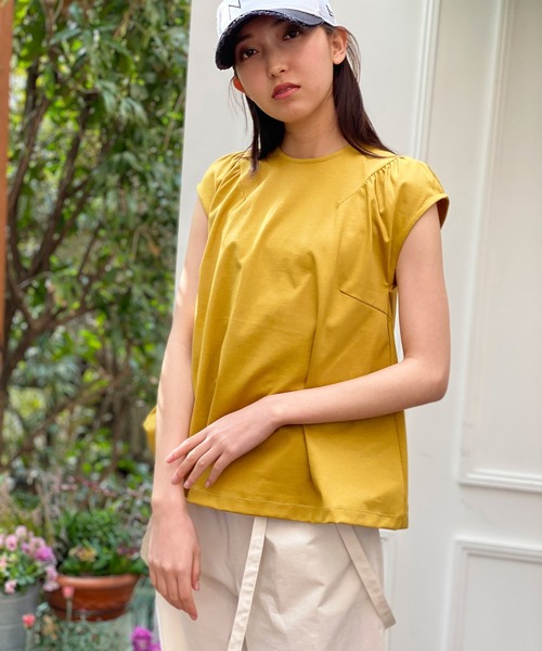 AVIE（アビィ）の「ミニマルジャージーブラウス（Tシャツ/カットソー・レディース・ブラック/イエロー/グリーン・38）」の5枚目の写真