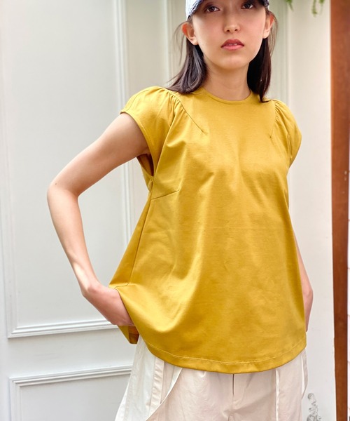 AVIE（アビィ）の「ミニマルジャージーブラウス（Tシャツ/カットソー・レディース・ブラック/イエロー/グリーン・38）」の4枚目の写真