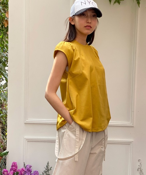 AVIE（アビィ）の「ミニマルジャージーブラウス（Tシャツ/カットソー・レディース・ブラック/イエロー/グリーン・38）」の6枚目の写真