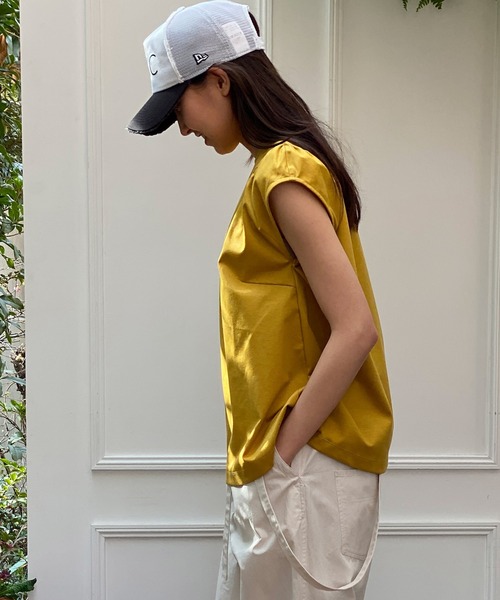 AVIE（アビィ）の「ミニマルジャージーブラウス（Tシャツ/カットソー・レディース・ブラック/イエロー/グリーン・38）」の9枚目の写真