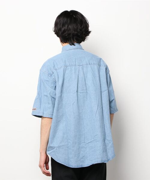 DEAR LAUREL（ディアローレル）の「DEAR LAUREL/ディアローレル 刺繍/ワンポイント/ワッペン 半袖シャツ D22S2405（シャツ/ブラウス・メンズ・ブルー/ホワイト・M/L）」の3枚目の写真