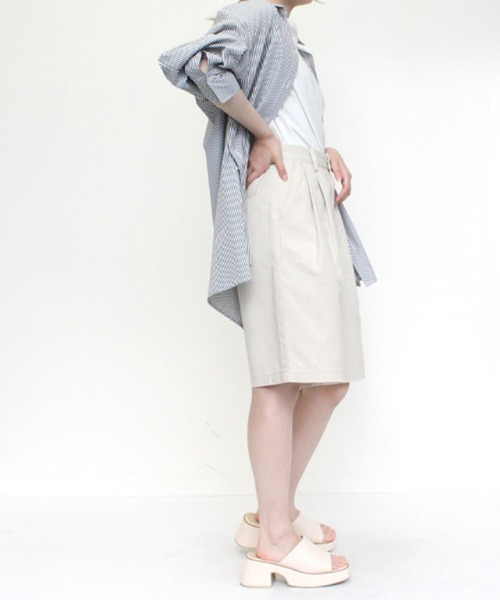 STYLEBLOCK(スタイルブロック)の「綿ツイルタックハーフパンツ(その他パンツ・レディース・ブラック/ホワイト系その他/ベージュ・M)」の7枚目の写真