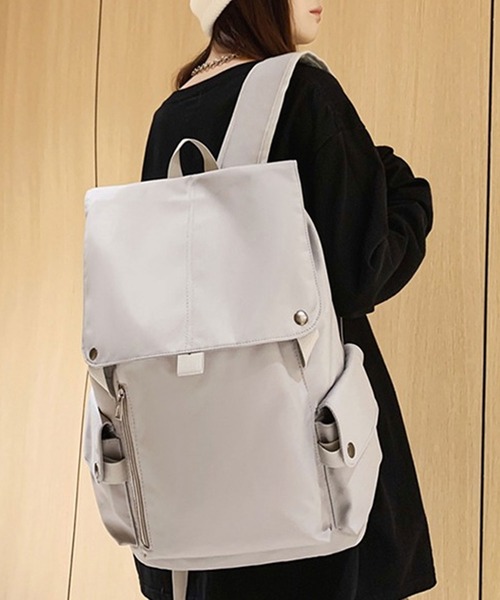 florist（フローリスト）の「【改良版！】メンズレディース兼用フラップデザインの大容量カジュアルリュック（バックパック/リュック・レディース・レッド/グレー/グリーン/ブラック/ブラウン系3/グリーン系3/グレー系3/ホワイト系2/ブラック系3/ブルー系2/ブラック系2/レッド系2/レッド系1/グレー系1/ブラック系1/グリーン系1・FREE）」の9枚目の写真