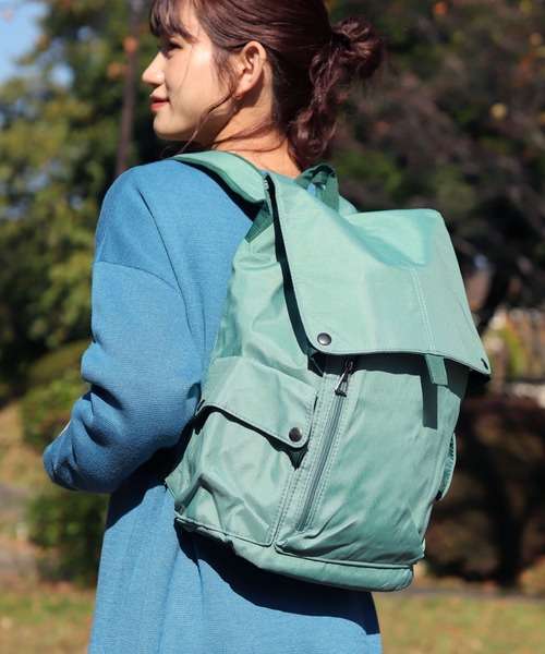florist（フローリスト）の「【改良版！】メンズレディース兼用フラップデザインの大容量カジュアルリュック（バックパック/リュック・レディース・レッド/グレー/グリーン/ブラック/ブラウン系3/グリーン系3/グレー系3/ホワイト系2/ブラック系3/ブルー系2/ブラック系2/レッド系2/レッド系1/グレー系1/ブラック系1/グリーン系1・FREE）」の17枚目の写真