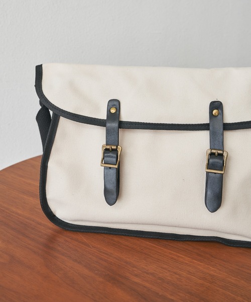 Libra Cue(リブラ キュー)の「“ポストマンショルダーバッグ” A4サイズ収納可能、軽くデイリーに使えるショルダーバッグ(ショルダーバッグ・レディース・ブラック/アイボリー・FREE)」の20枚目の写真