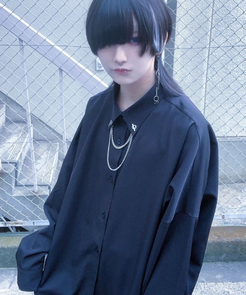 ililil（イルイルイル）の「『ililil/イルイルイル』チェーン付きオーバーサイズブラックシャツ（シャツ/ブラウス・レディース・ブラック・FREE）」の4枚目の写真