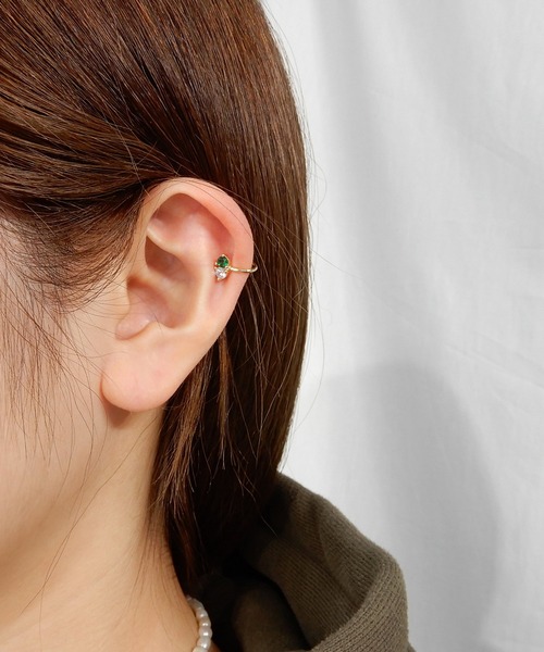 minia(ミニア)の「プチストーンイヤーカフ(片耳)(イヤーカフ・レディース・ホワイト系1/グリーン/オリーブ・FREE)」の3枚目の写真