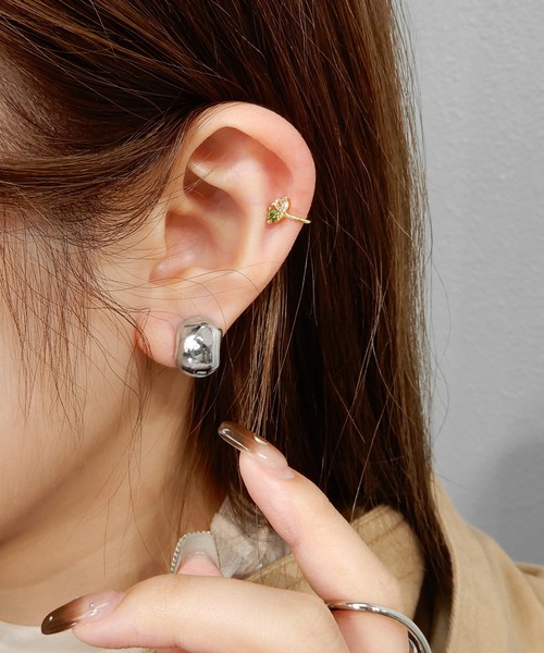 minia(ミニア)の「プチストーンイヤーカフ(片耳)(イヤーカフ・レディース・ホワイト系1/グリーン/オリーブ・FREE)」の6枚目の写真