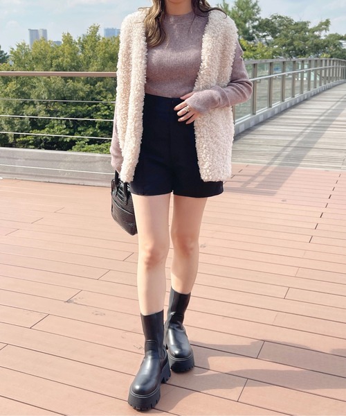 apres jour(アプレジュール)の「センターピンタックショートパンツ【ZOZOTOWN限定アイテム】(その他パンツ・レディース・ブラック/グレイッシュベージュ/オフホワイト・フリー/X-LARGE)」の4枚目の写真
