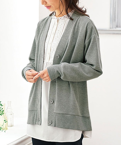 BELLUNA PLUS(ベルーナ)の「ワッフル素材ボタンデザインカーディガン(カーディガン/ボレロ・レディース・杢グレー/イエロー/ネイビー・LARGE/X-LARGE/MEDIUM)」の2枚目の写真