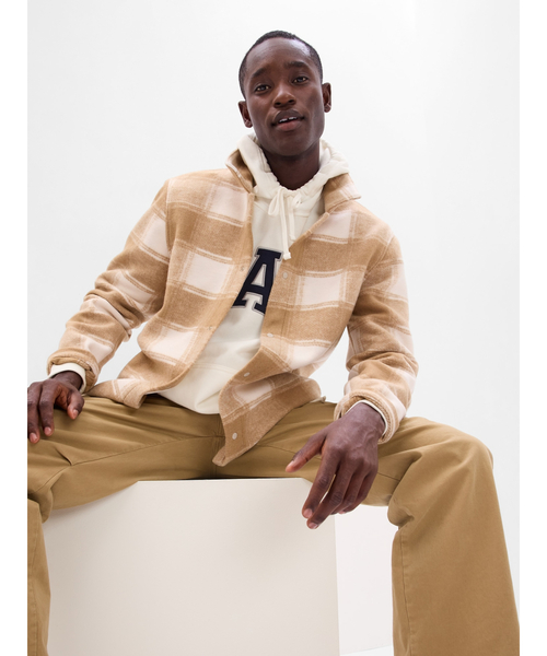 GAP(ギャップ)の「フリースコージーシャツ(シャツ/ブラウス・メンズ・ベージュ/レッド・S/M/L/XL/XS)」の1枚目の写真