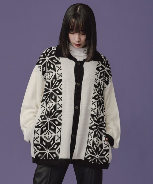 Ellno Loset(エルノロゼット)の「ジャガードライン襟付きニットカーディガン(カーディガン/ボレロ・メンズ・オフホワイト/ブラック・LARGE/MEDIUM)」の2枚目の写真
