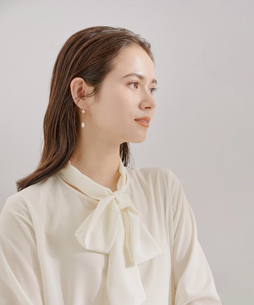 ROPE'(ロペ)の「デシン2WAYボウタイ/ノーカラーブラウス(ボウタイ取り外し可能)(シャツ/ブラウス・レディース・ホワイト/グレー・38)」の18枚目の写真