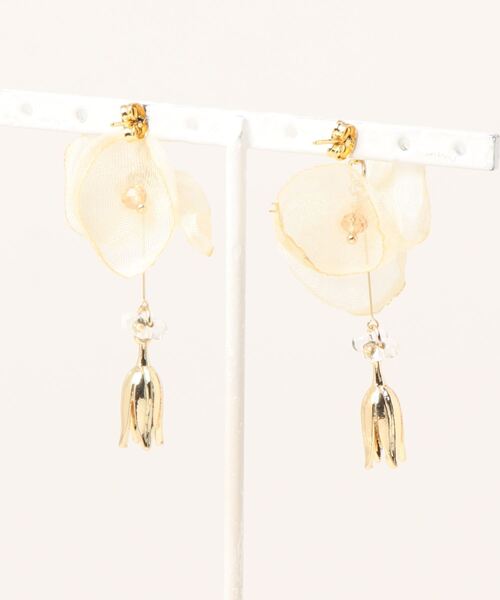 tone（トーン）の「【YM】シフォン×ゴールドフラワー ピアス(MA