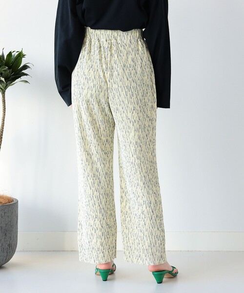 Ray BEAMS（レイビームス）の「Ray BEAMS / プリント プリーツ パンツ（その他パンツ・レディース・グリーン系その他2/オフホワイト・1/0）」の17枚目の写真