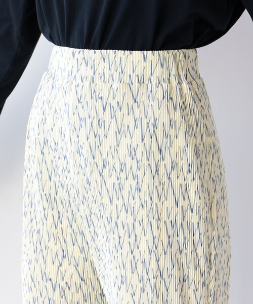 Ray BEAMS（レイビームス）の「Ray BEAMS / プリント プリーツ パンツ（その他パンツ・レディース・グリーン系その他2/オフホワイト・1/0）」の18枚目の写真