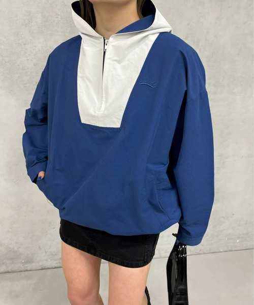 WHO'S WHO gallery（フーズフーギャラリー）の「チアロゴアノラックパーカー（マウンテンパーカー・レディース・アイボリー/ブルー・FREE）」の2枚目の写真