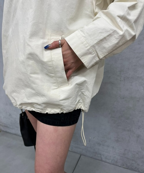 WHO'S WHO gallery（フーズフーギャラリー）の「チアロゴアノラックパーカー（マウンテンパーカー・レディース・アイボリー/ブルー・FREE）」の4枚目の写真